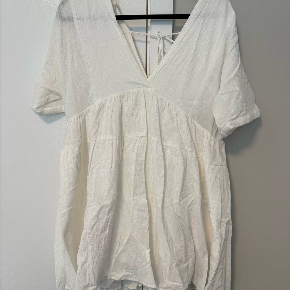 Elegant White V-Neck Dress